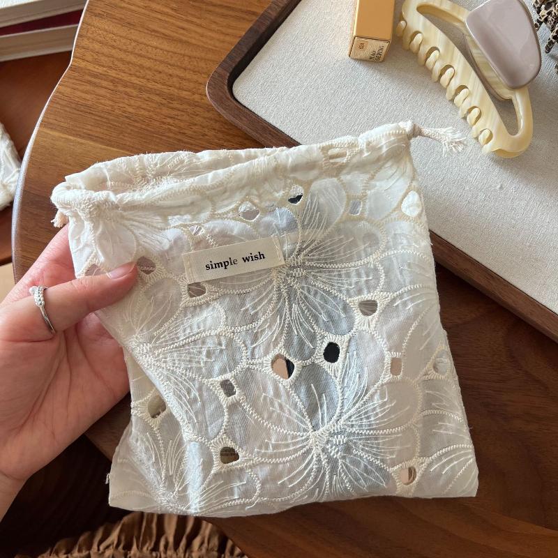 1Pcs Fabric Cable And Earphone Organizer Vintage Lace Embroidered Travel Drawstring Storage Bag Home Dustproof Cosmetic Bag