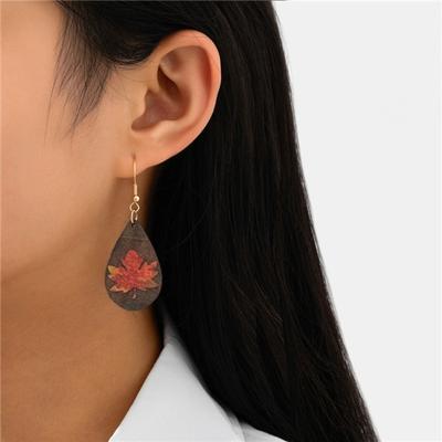 Tropfenförmige Holzohrringe, Ahornblatt-Druck, exquisiter antiker Stil, vielseitig für den Alltag, Geschenkohrringe.