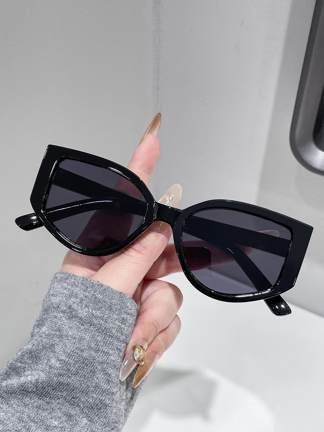 

Unisex Minimalist Retro Style Fashion Glasses for Daily Wear Driving And Street Photography Asymmetrical Shape чорний