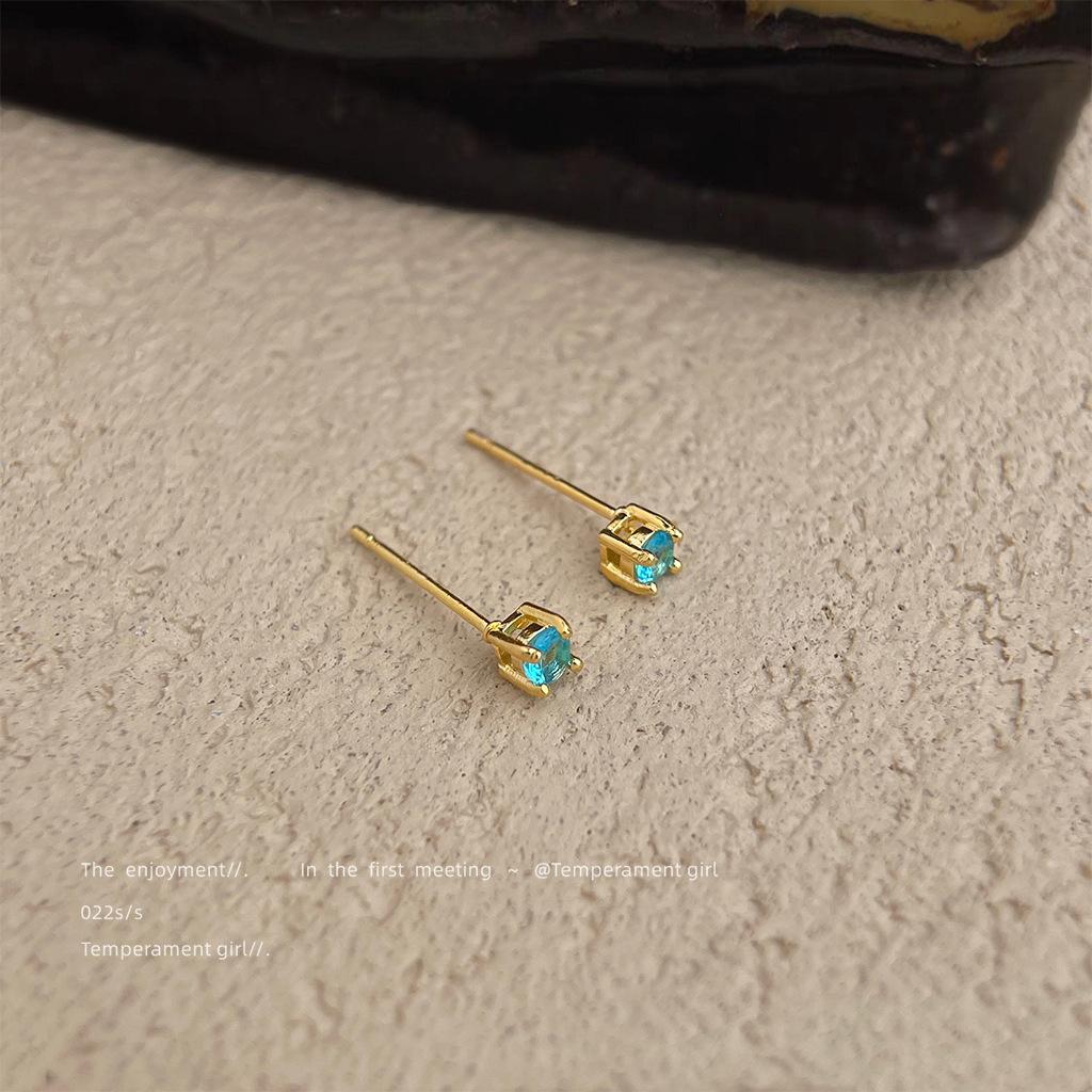 

Mini version! Small and simple commuter student zircon pearl small stud earrings silver needle new earrings