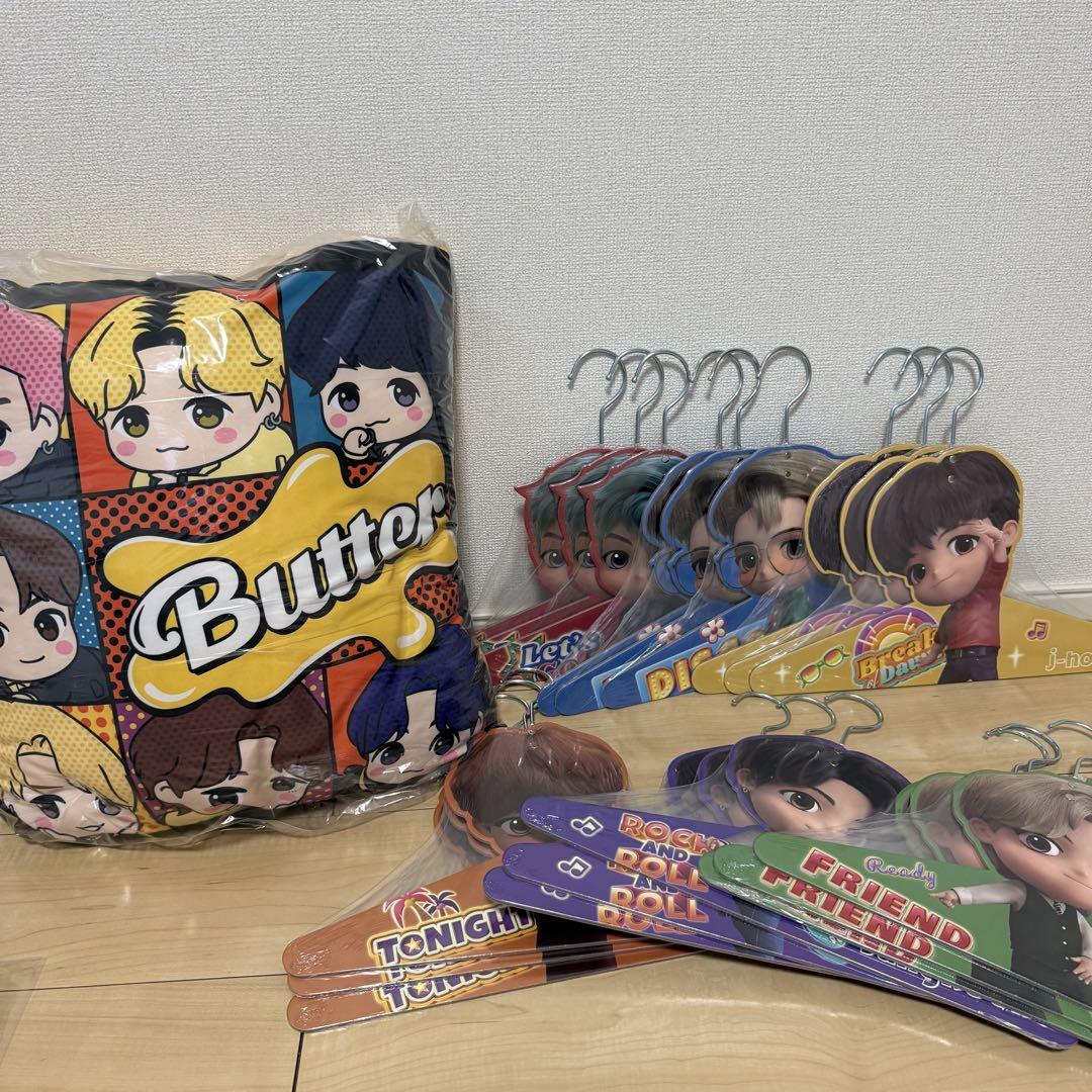 

[Б/У] BTS Tiny Tongue Hanger 18 штук Подушка