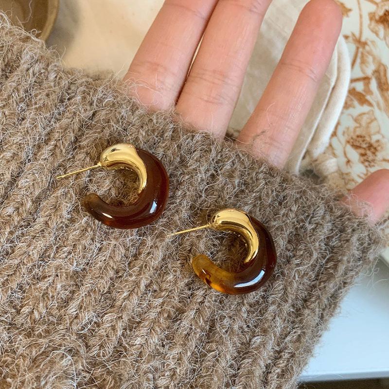 

Серьги-пусеты Maillard Silver Needle: Геометрические неровные серьги-пусеты из смолы для женщин