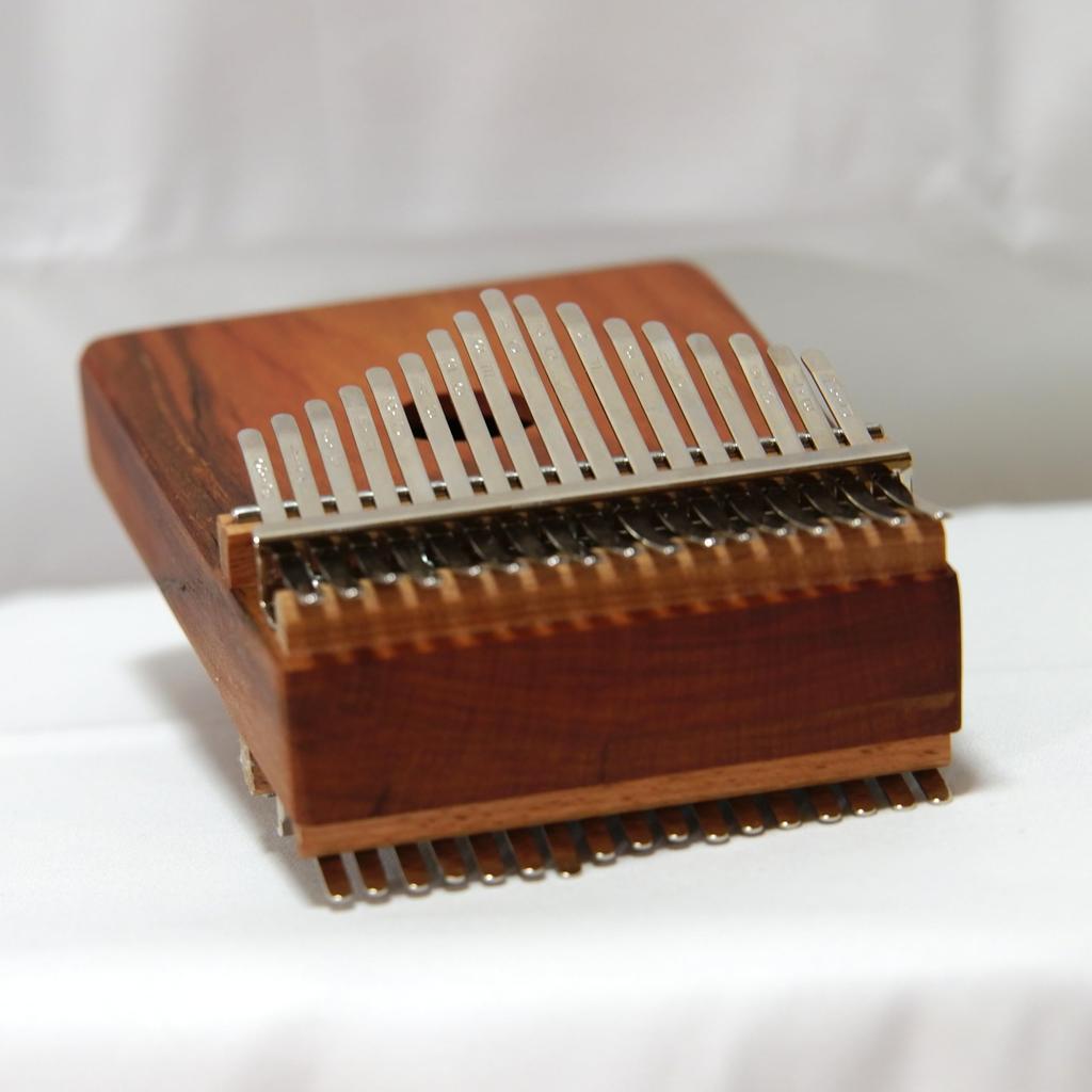 34-Key Chromatic Kalimba Double-sided C Major B Major Solid Wood 13cm x 18.5cm