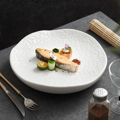 Kreatywna zastawa stołowa hotelowa Biała kamienna faktura Ceramiczny talerz obiadowy Domowe naczynia do sałatek Talerz do steków i makaronu Naczynia kuchenne