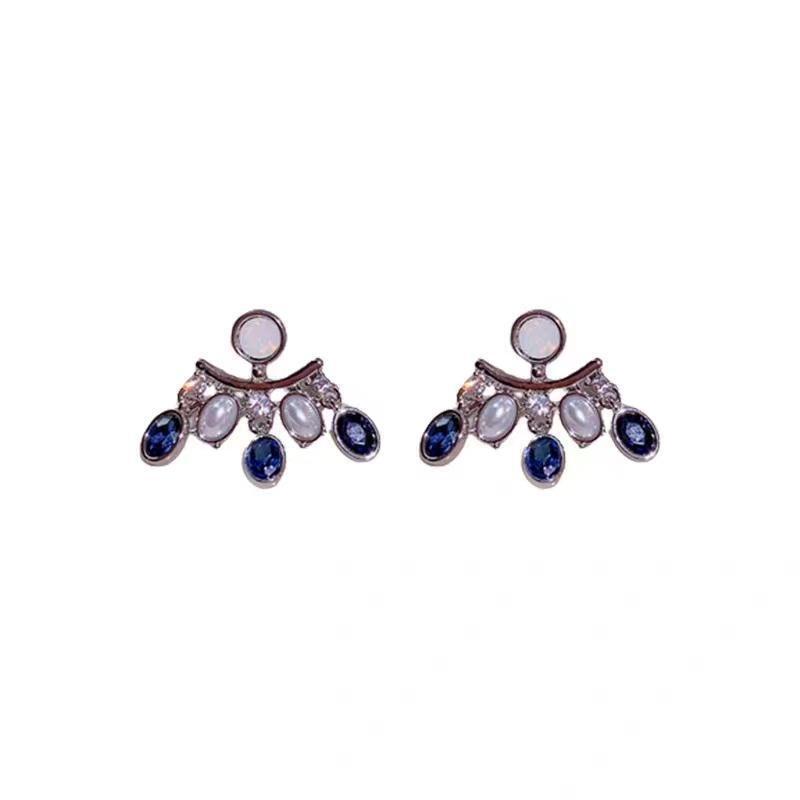 Retro Flower High-end Earrings Women's Fashion Light Luxury Niche Temperament Versatile Stud Earrings Medium Antique Ear Jewelry