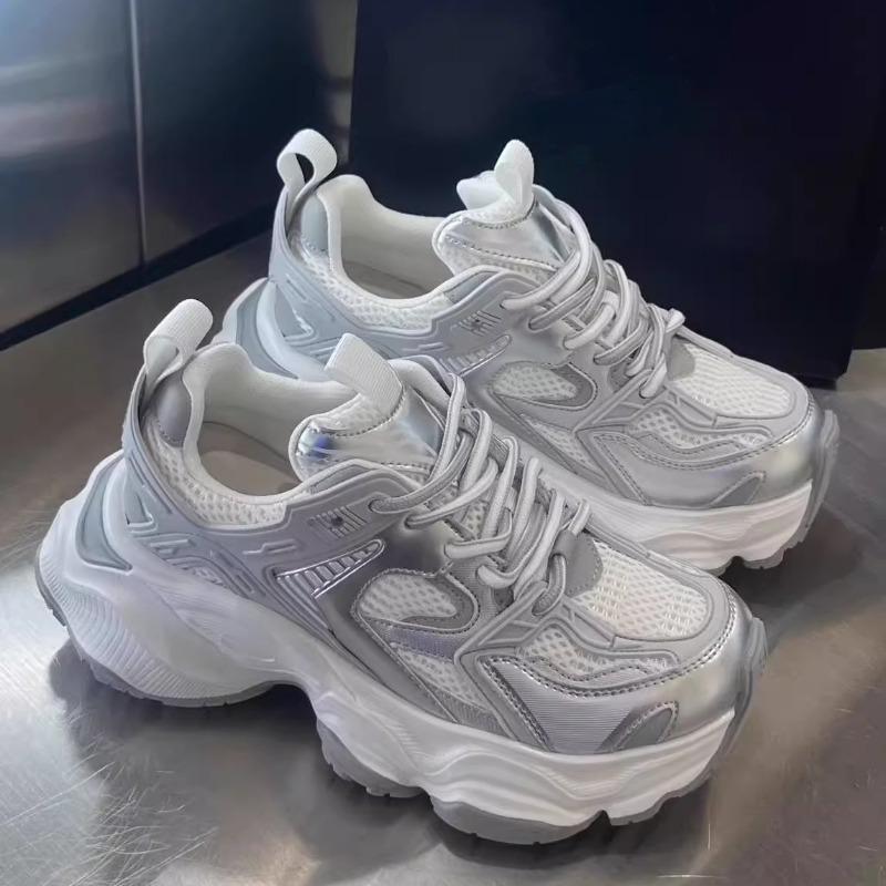 A New Breathable Casual Sports Shoe for Women Featuring Thick-soled Height-increasing Dad Shoes