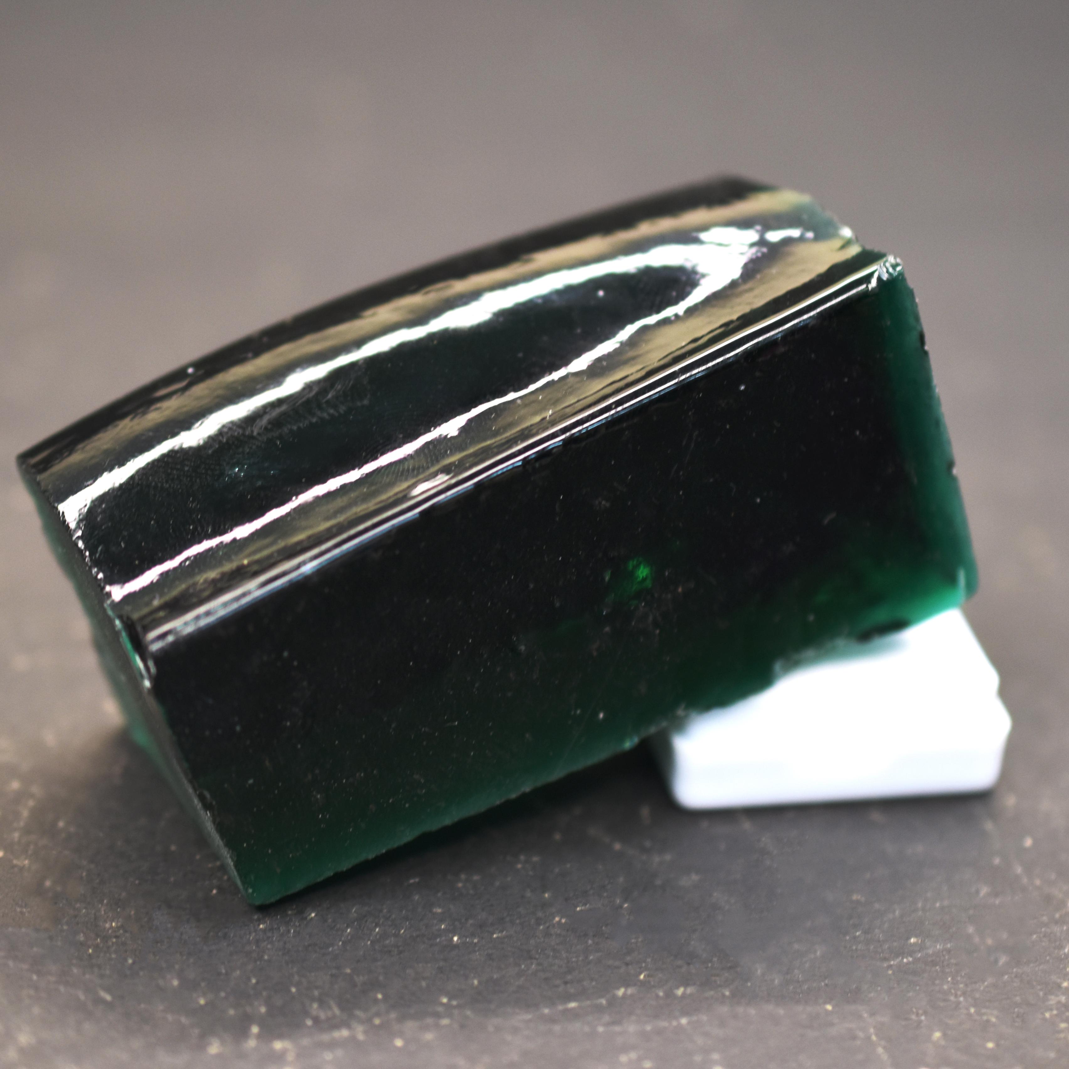 

Lab Created Green Emerald 822.85ct Uncut Rough Certified Loose Gemstone 69.5 mm approx зелений