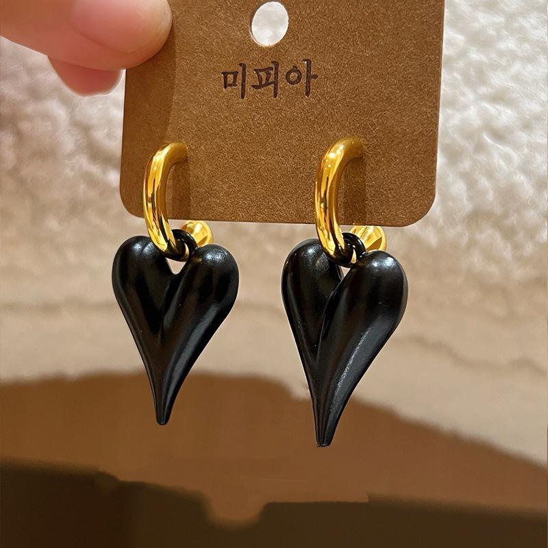 Autumn and Winter Fashion Simple Temperament Enamel Heart Shape Earrings for Women Unique Design Party Jewerly Ear Accessories