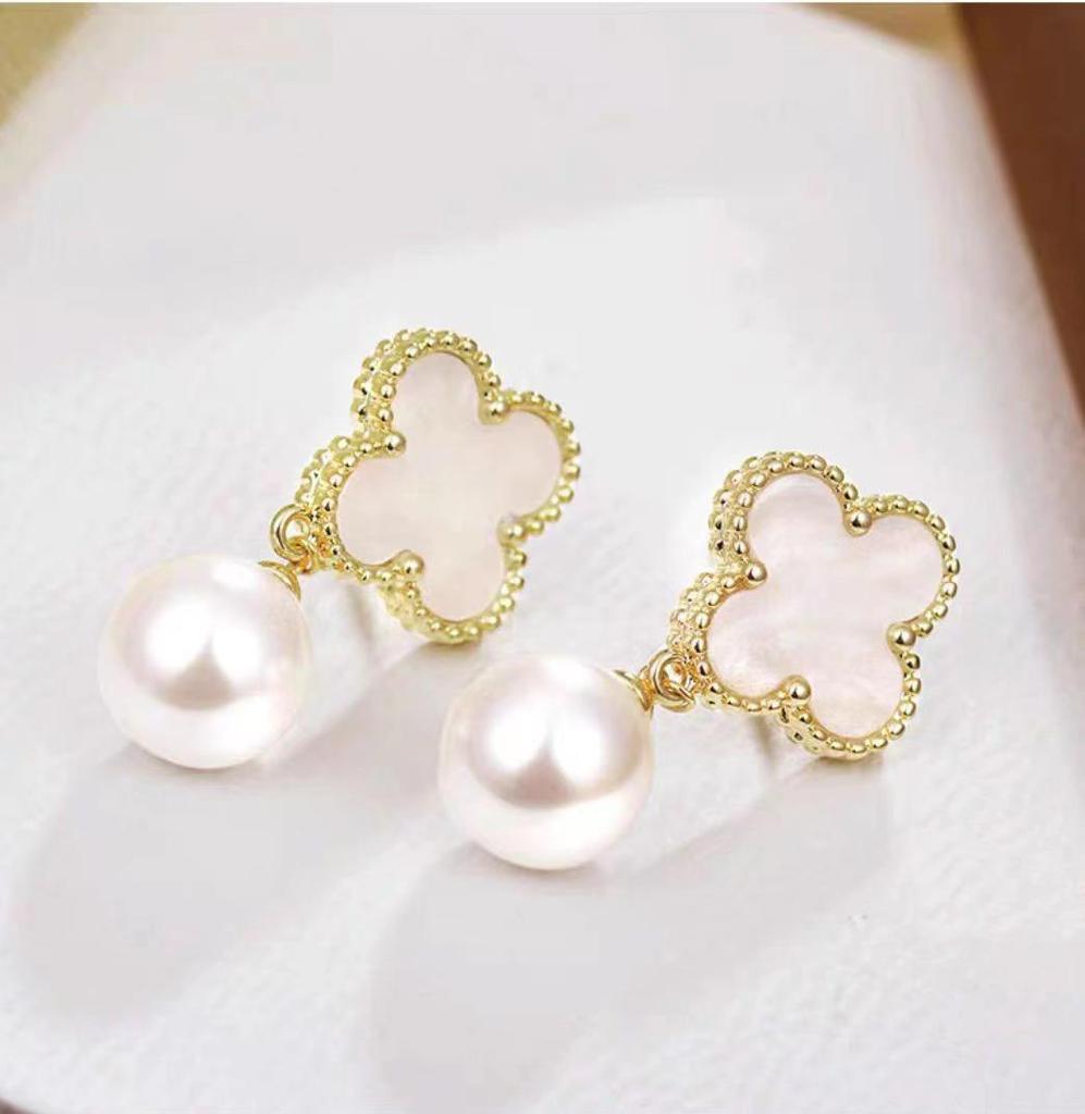 Boucles d'oreilles porte-bonheur en perles de trèfle à quatre feuilles pour femmes, nouvelles boucles d'oreilles délicates et fraîches, cent légères, de luxe, petites boucles d'oreilles à vent parfumées