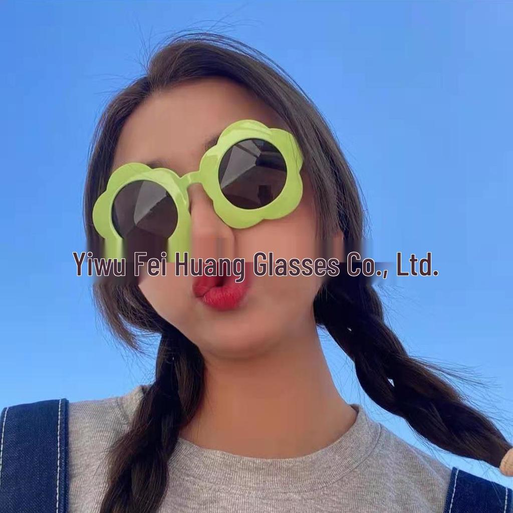 Komik İnternet Ünlüsü Güneş Gözlükleri: Eşsiz Parti ve Doğum Günü Fotoğraf Aksesuarları