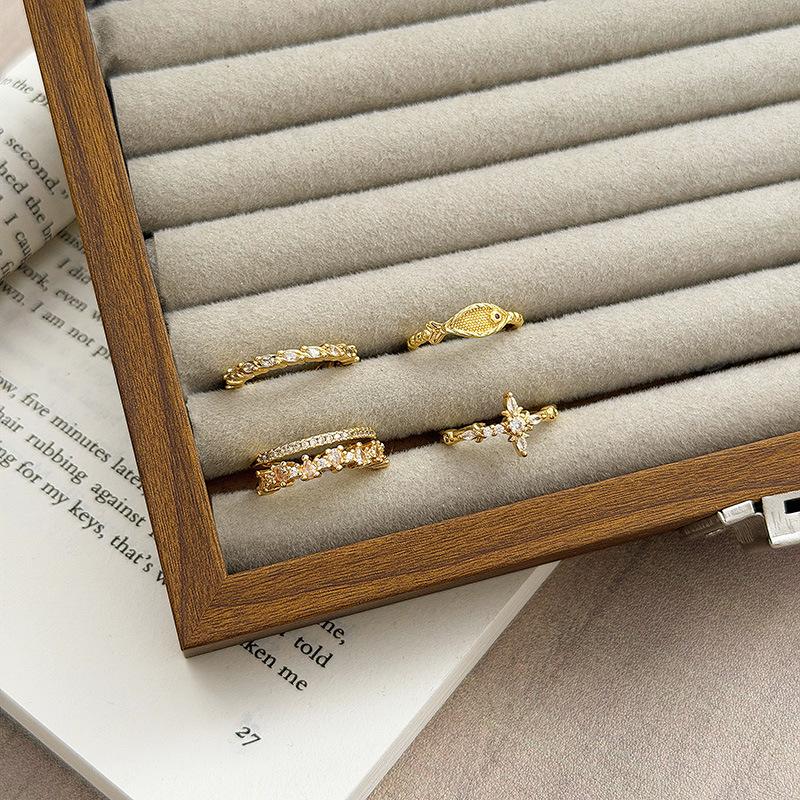 Medieval Light Luxury Gold Full Diamond Row Diamond Star Small Fish Opening Ring Niche High Sense Personality Ring Woman