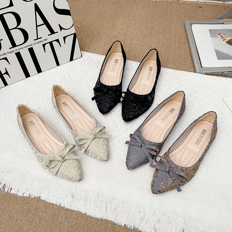 Square Head Flat Sole Single Shoes Women's 2025 New Shallow Beanie Shoes Satin Cloth Surface Simple Ladyshoes Work Shoes Boat Shoes