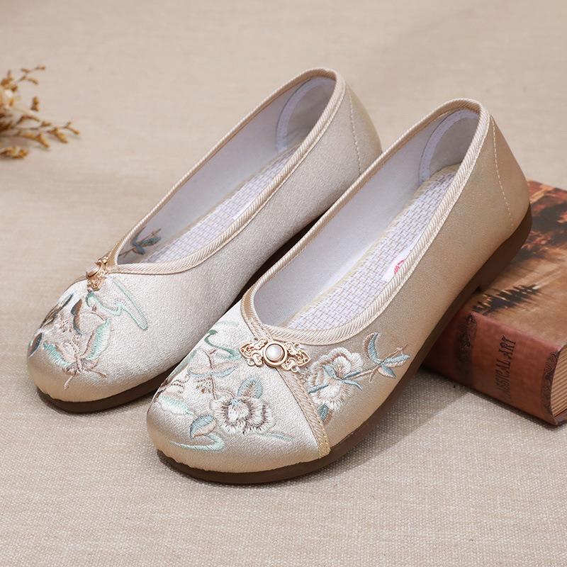 Old Beijing embroidery flat-soled forged cloth shoes fashionable antique Hanfu shoes flat-soled soft-soled embroidered women's shoes