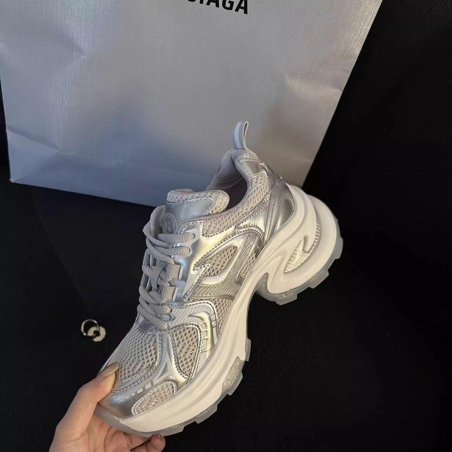 

Популярні татові кросівки жіночі 2024 літо нова мода корейські трендові ретро збільшуючі платформу універсальні спортивні та повсякденні кросівки 40 сірий колір