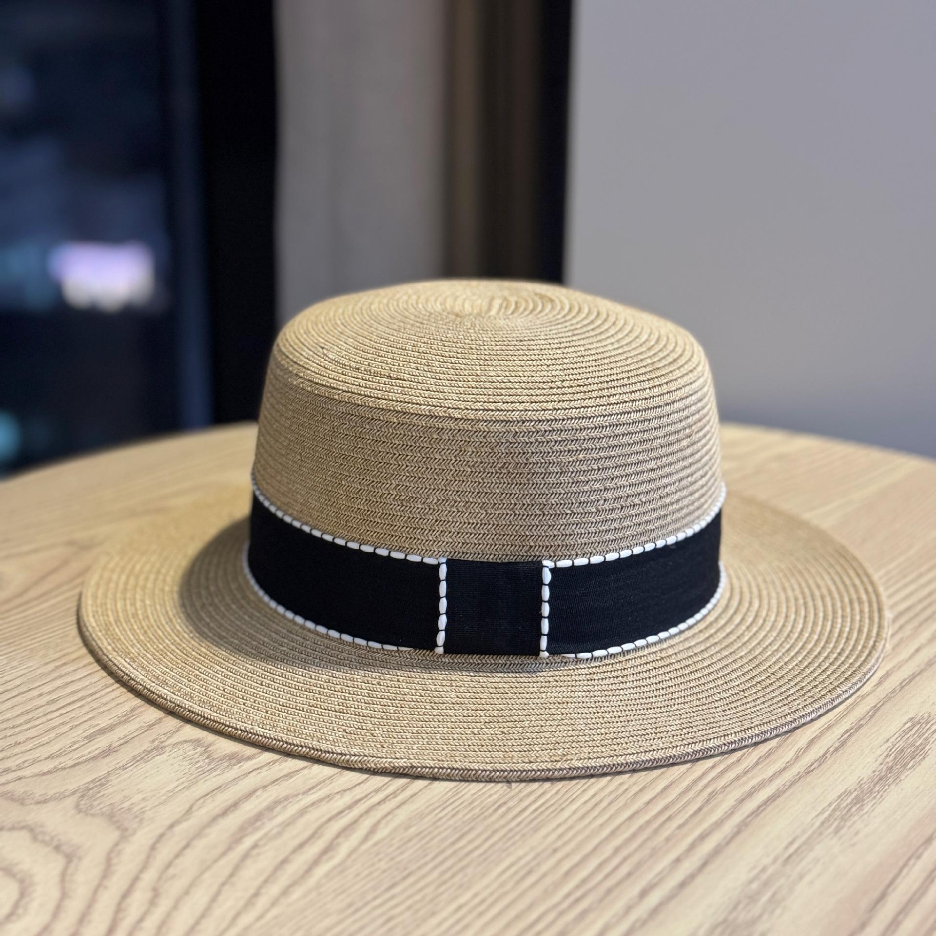 

New Hepburn-style elegant woven straw hat for women, flat-top, wide brim with ribbon, suitable for seaside vacations and sun protection Adult54-60Adjustable