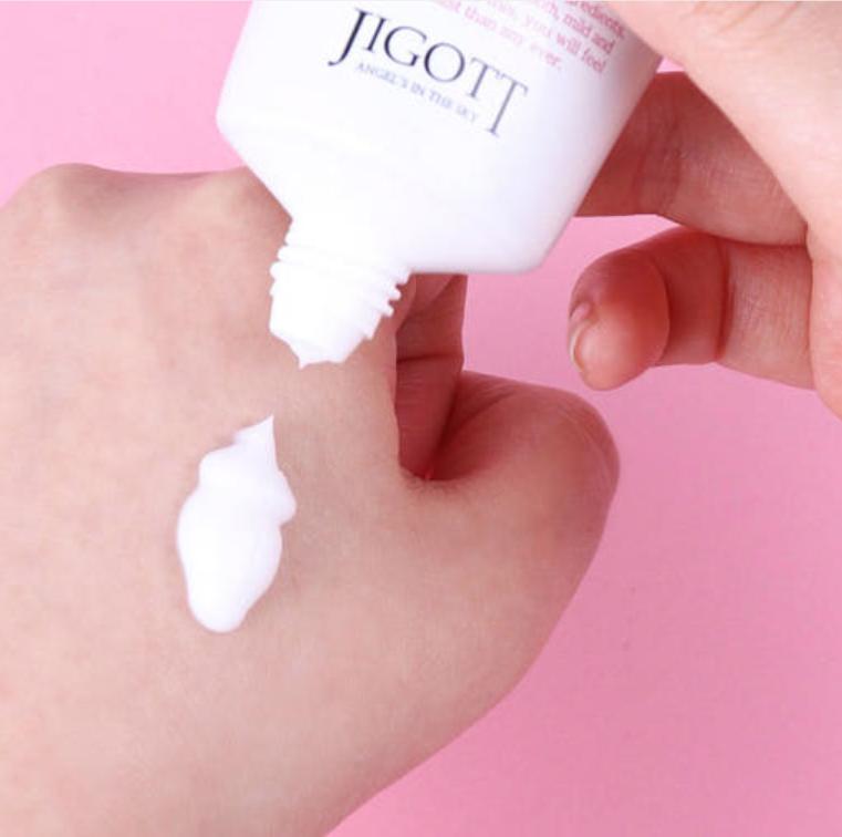 Jigott Real Moisture Snail Hand Cream – Nourishing & Repairing