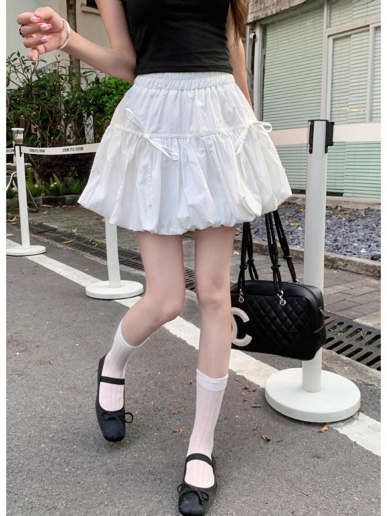 Dam Högmidjad A-linjeformad Vit Midikjol med Rosett & Blomknoppsdesign