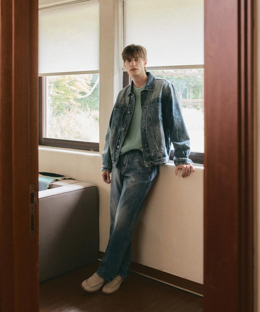 Siecle Comfort Denim Trucker Jacket (Mid-Indigo)