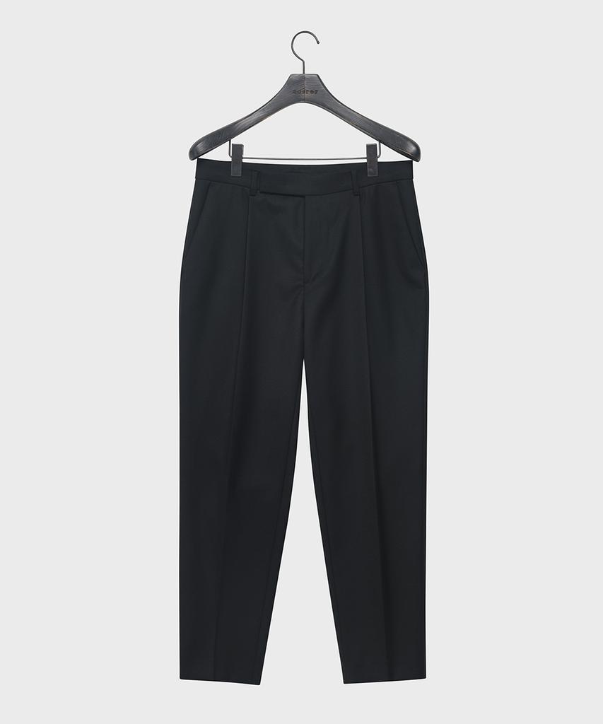 NOIRER Wool One-Tuck Relaxed Slacks (Black)