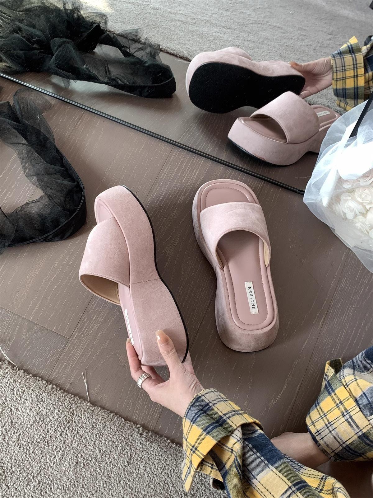 

Platform slippers women wear new Internet celebrity cool slippers women s high-heeled seaside beach one-word drag in summer 2025 40