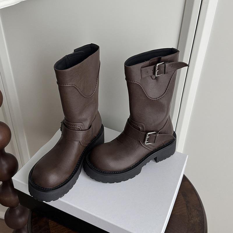 

Модные крутые ботинки Мартин средней высоты на толстой подошве с ремнем и пряжкой для женщин, новая коллекция осень-зима 2025, универсальные ботинки-локомотивы с круглым носком и высоким каблуком для женщин 39 темно-коричневого