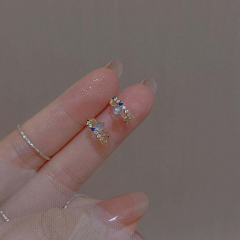 

Luxurious And Sophisticated Earrings, Trendy Stud Earrings With A Retro Feel. One Size золотий