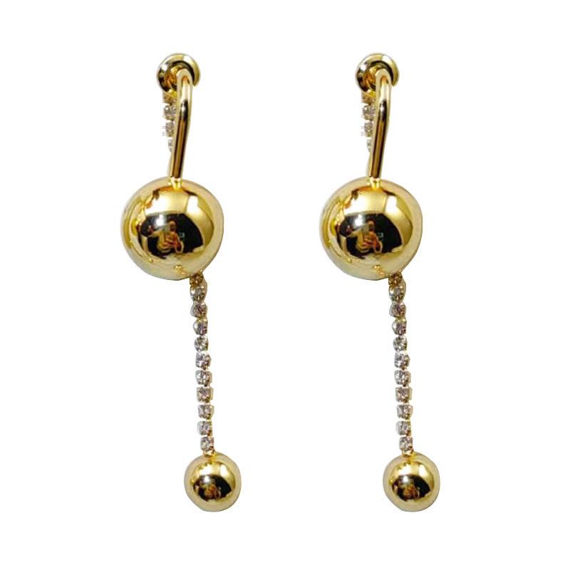 111 silver needles, a two-wearing ball fringed earring, with a sense of design and temperament, light luxury earrings, showing face and thin earrings.