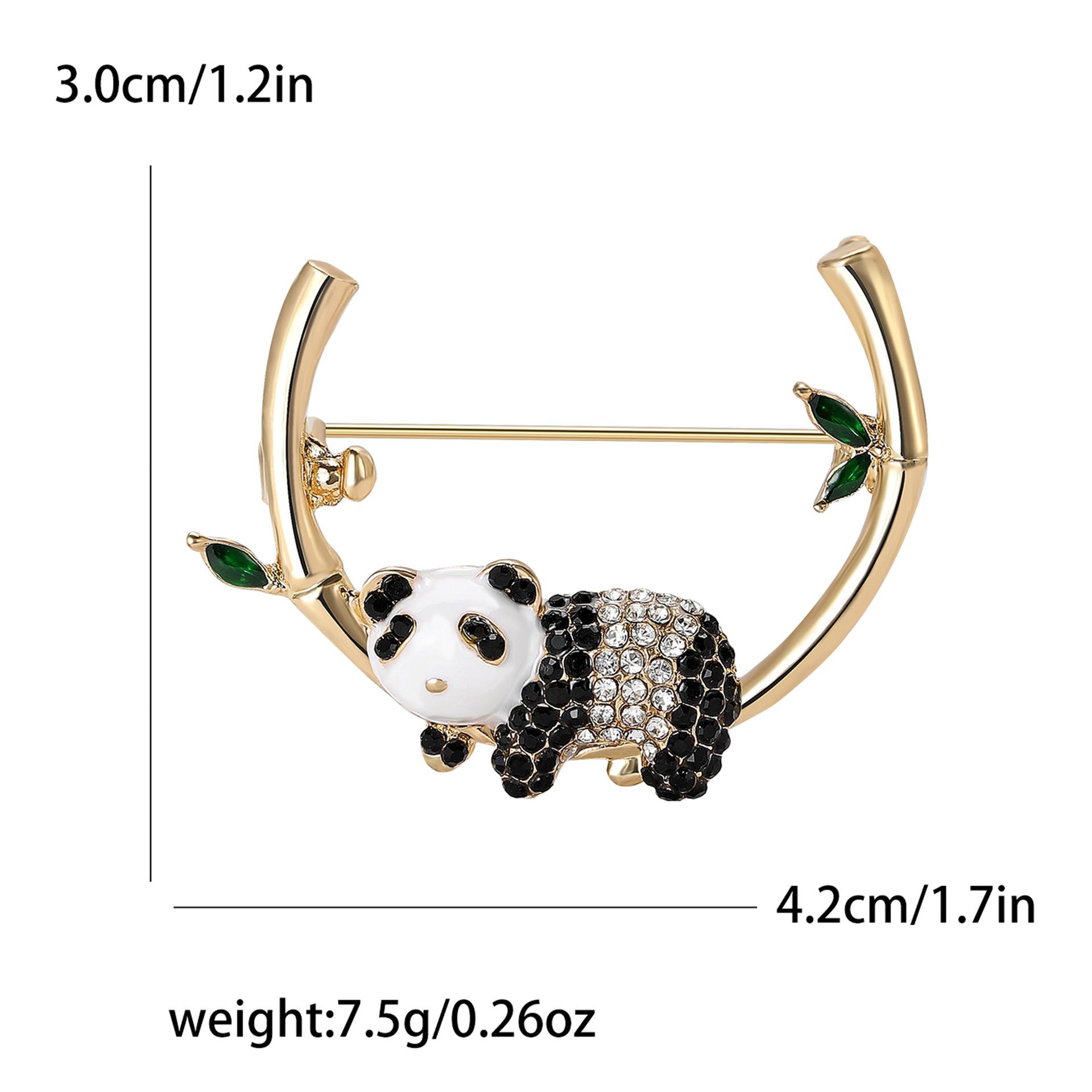 

Милая мультяшная брошь в виде панды из сплава со стразами, универсальная, маленькая, свежая, для мужской и женской одежды, ювелирное украшение на корсаж