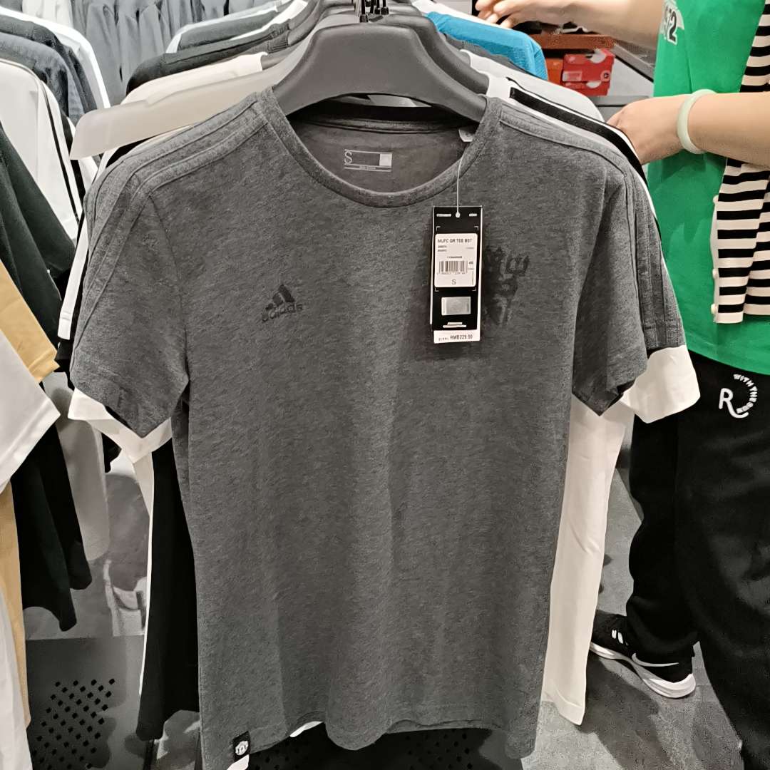 

Adidas Футболка с круглым вырезом и коротким рукавом с принтом, мужские топы, черные CV5635 S