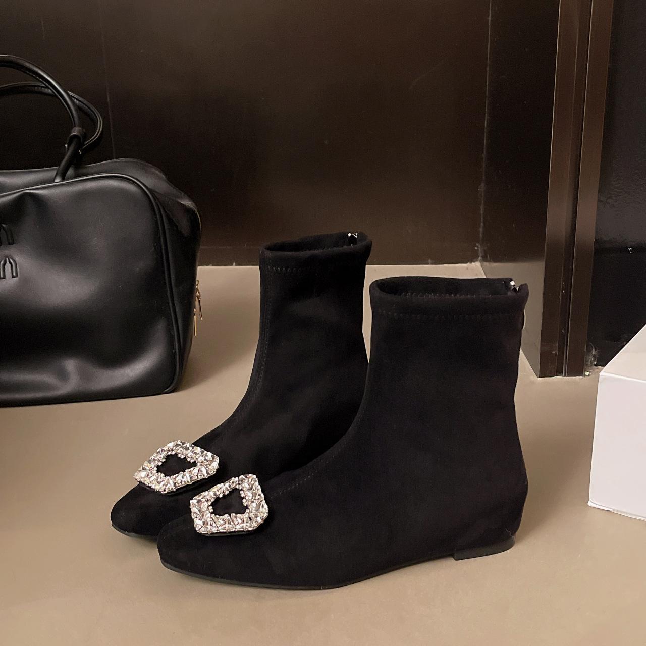 

Зарубежный стиль увеличение внутренней высоты стразы замша квадратный носок маленькие короткие ботинки 2025 осень и зима новые тонкие модные стиль знаменитости тонкие ботинки 40 чёрный