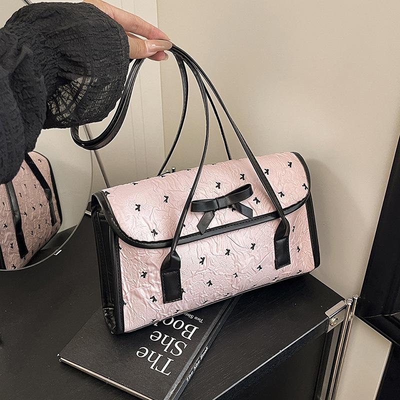 

Черная розовая контрастная сумка с бантом маленькая женская 2025 лето новая на плечо подмышку модная и милая ручная сумка With silk scarf price розовый