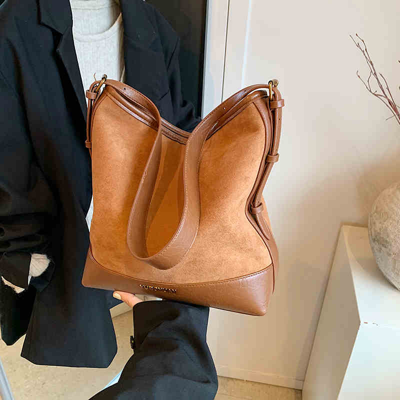 

Сумка-тоут из замши в стиле ретро для женщин, осенне-зимняя, универсальная, большой емкости, сумка через плечо, текстурированная, сумка-ведро на одно плечо для поездок на работу (20cm<Max Length<30cm)