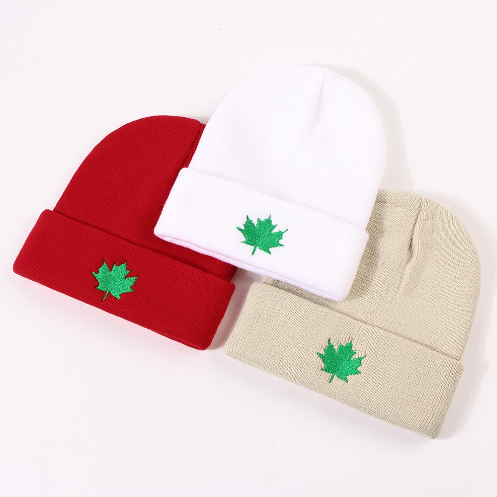 Sweet Style Hat Maple Leaf Embroidery Mens Womens Warm Hatscaps Knitted