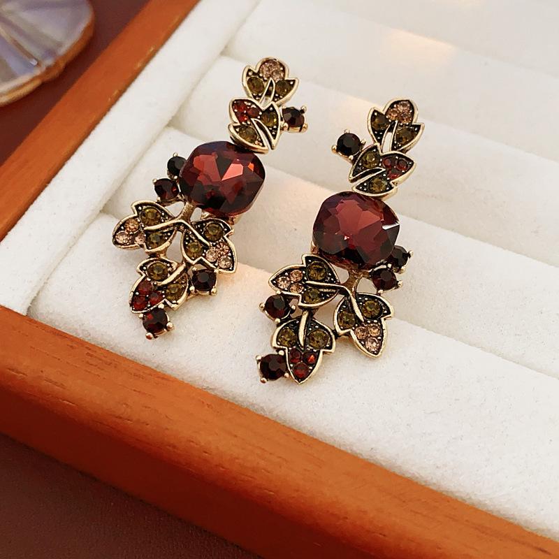 Silver Needle Pearl & Diamond Geometric Hollow Earrings - Elegant High-End Studs
