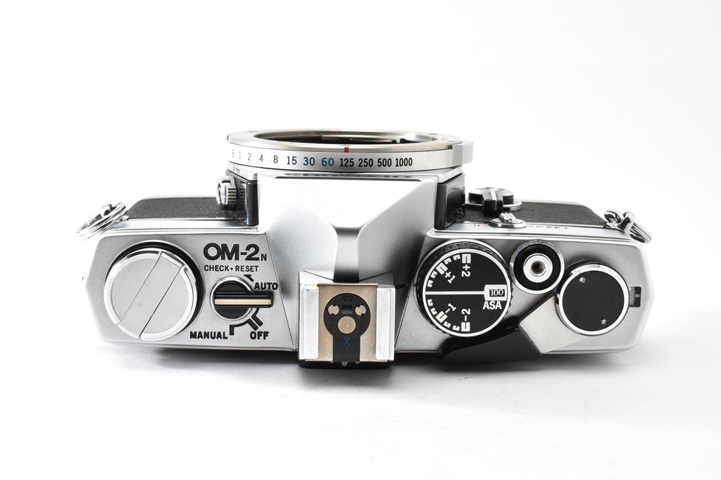 [USED] Olympus OM-2n Silver SLR Film Camera w. Zuiko 28mm 50mm 75-150mm + Winder + Flash, Near Mint, From JAPAN