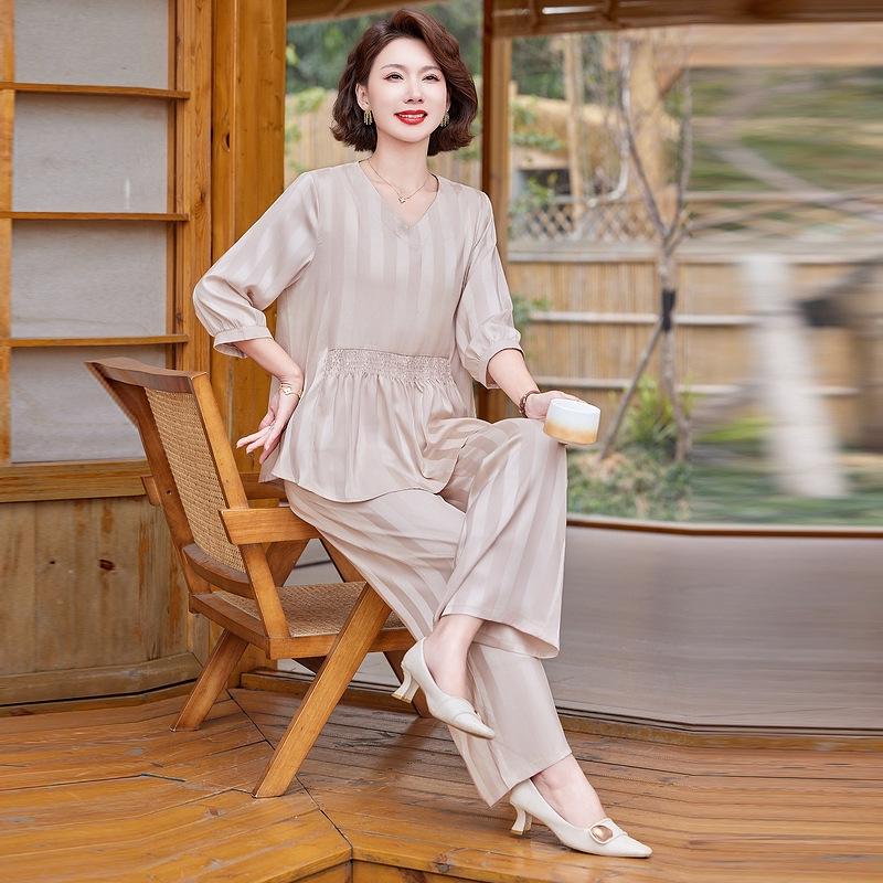 

Elegant Two-Piece Summer Suit for Middle-Aged Women: Short Sleeve, Slimming, Belly-Coverage, Age-Reducing Fashion 5XL [145-160 lbs]