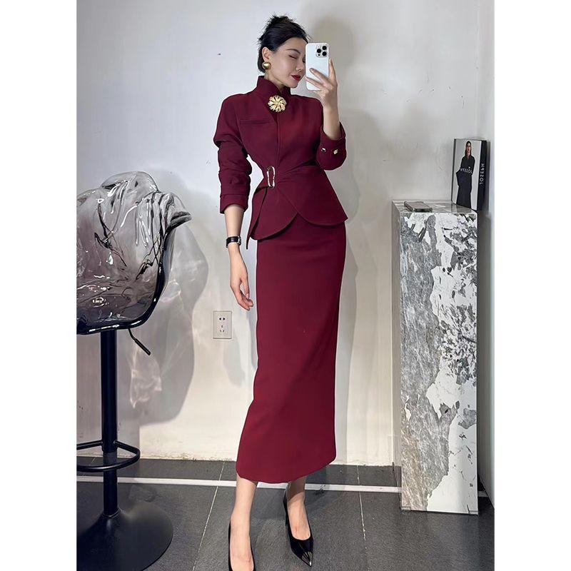 

Европейская станция Осень и Зима Классический стиль Дизайн Модный Приталенный с Брошью Костюм Юбка Деловой стиль Женский Профессиональный Костюм Юбка Red M