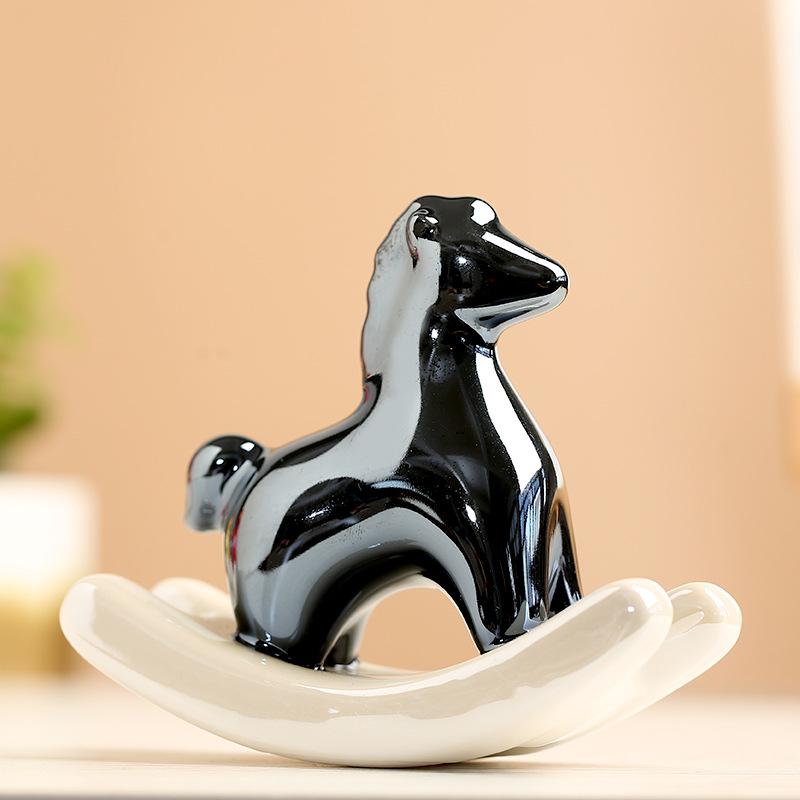 Kreativní keramické malé ozdoby houpacího koně, Jednoduchá domácí, obývací pokoj, kancelářská dekorace, Stolní, Čajová zvířátka, Řemeslné výrobky