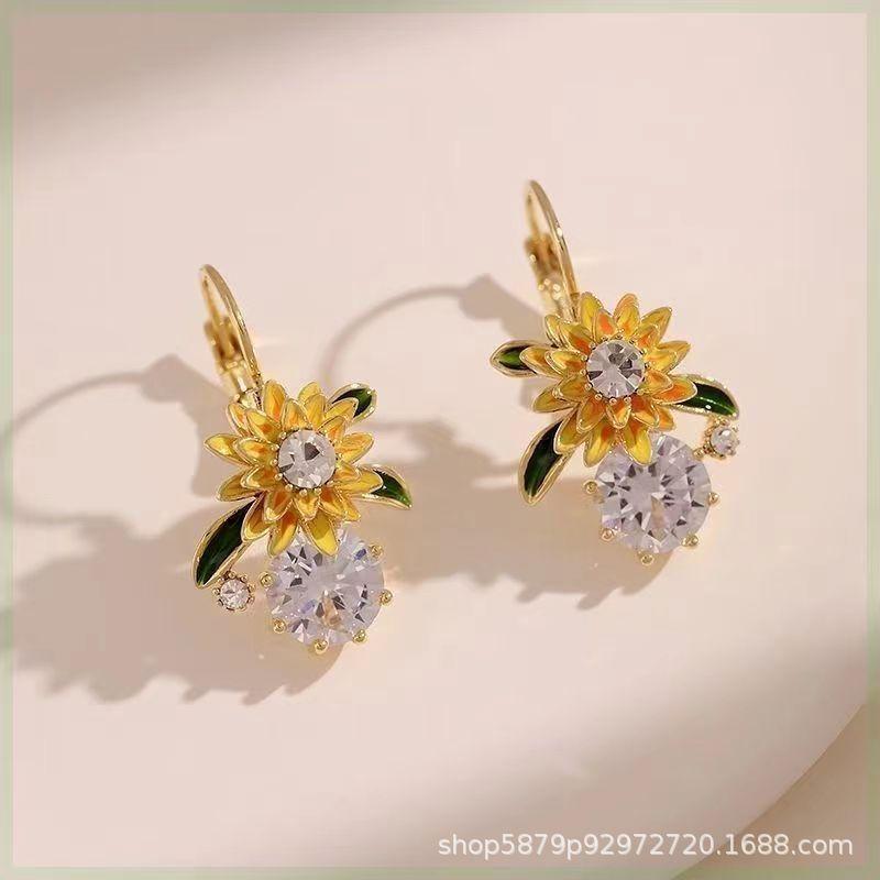 Pinkdudu Sunflower Earrings Country Chic Glazed Dangle Earrings with Rhinestone Accents Elegant Hoop PD1125 жёлтый