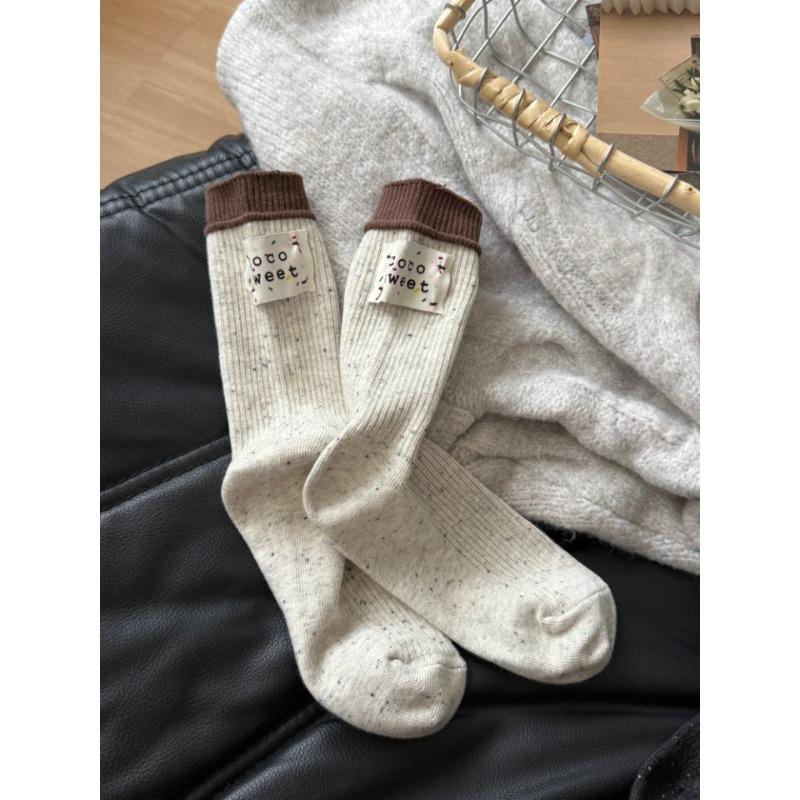 

Этот женский носок до середины икры на осень и зиму — модный и универсальный стиль с лоскутной надписью сзади у отверстия носка. 1 pair белый