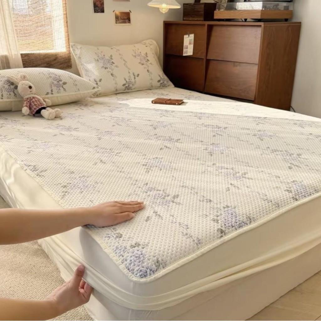 Quilted Anti-slip Dustproof Mattress Protector for Dorms