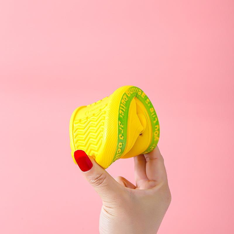 Children's Summer Slippers, Closed-Toe Cartoon Hole Sandals, Anti-Slip Indoor Home Shoes for Infants and Toddlers, Soft-Soled Sandals.