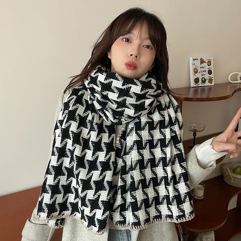2024 New Black and White Scarf for Women's Winter Luxury Versatile Imitation Cashmere Scarf