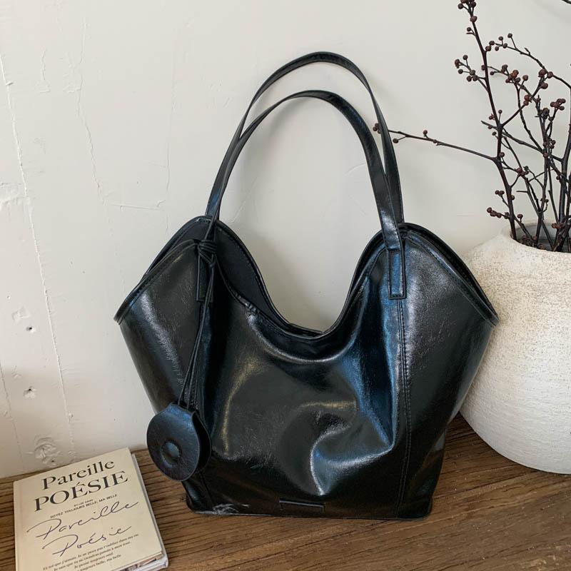 Casual Bucket Bag Women's New Versatile Underarm Bag Commuter Shoulder Bag Portable Autumn New Tote Bag