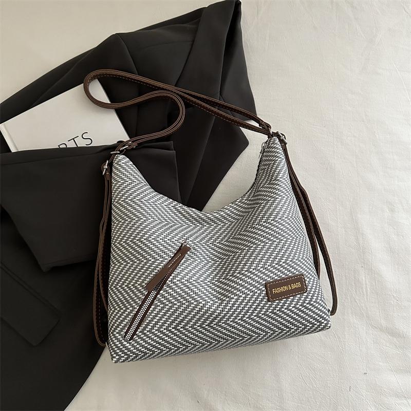 

New small fresh sweet wind woven texture straw fashion trend women s bag shoulder bag messenger bag