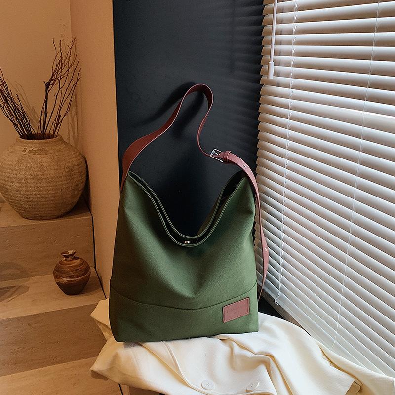 Casual large-capacity canvas bag women's new versatile shoulder messenger bag college student tote bag