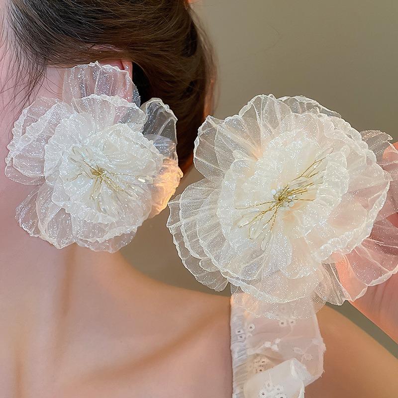 Dopamine petal mesh stud earrings new popular seaside vacation wind earrings exaggerated temperament versatile earrings wholesale