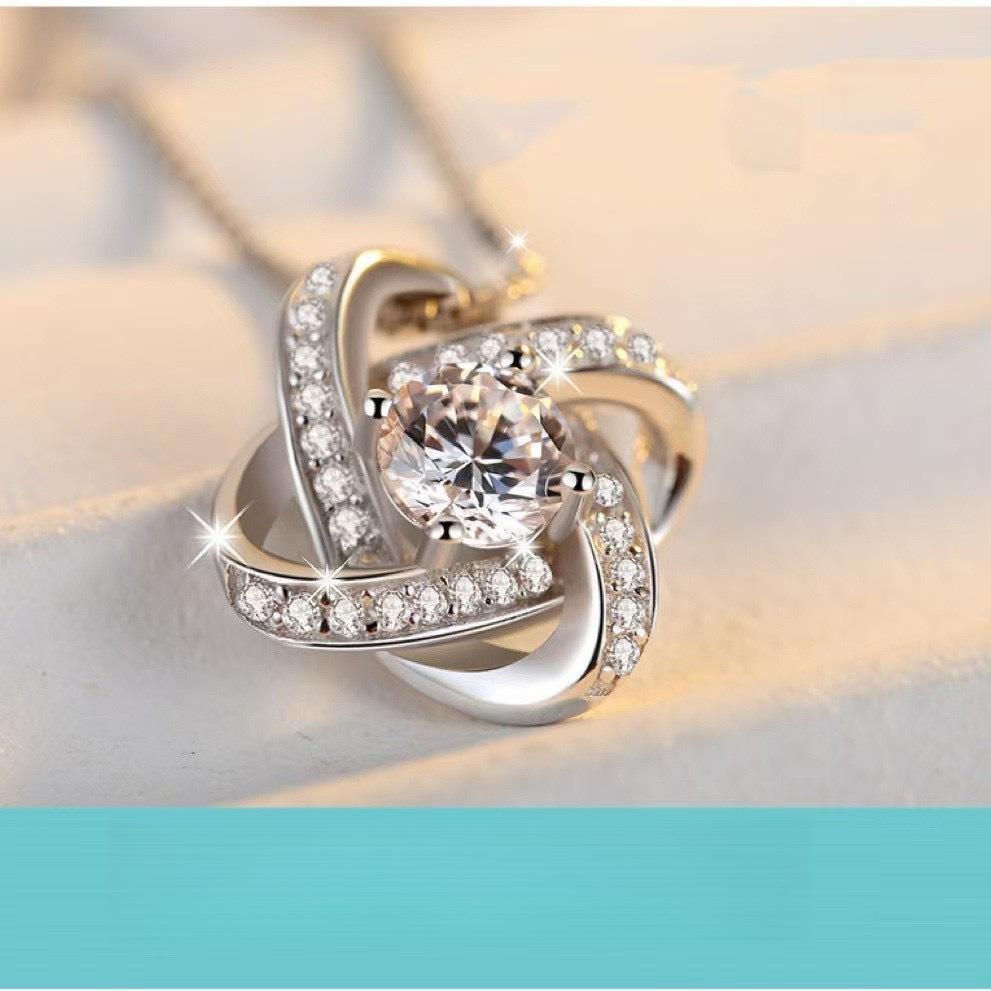 Four-leaf clover zircon necklace women's niche popular light luxury pendant high-end