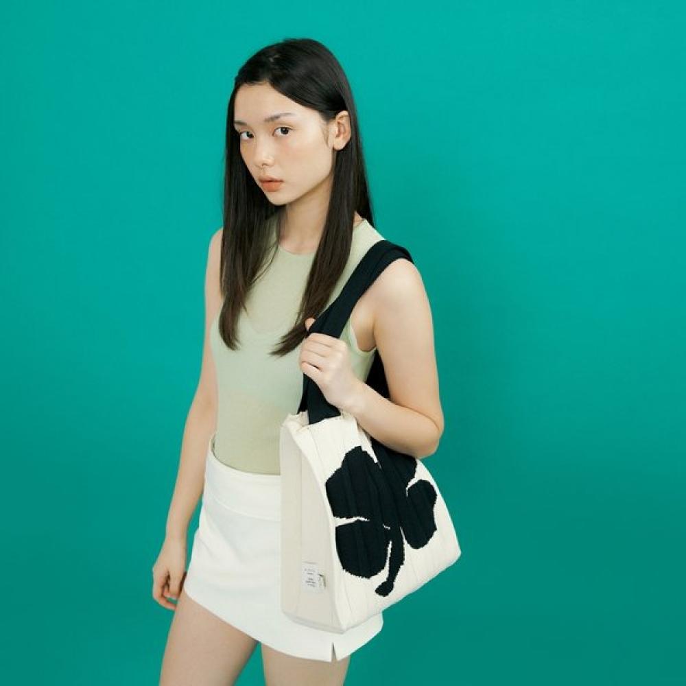 

Pleatsmama Big Rabbit Two Way Shopper Bag Single option