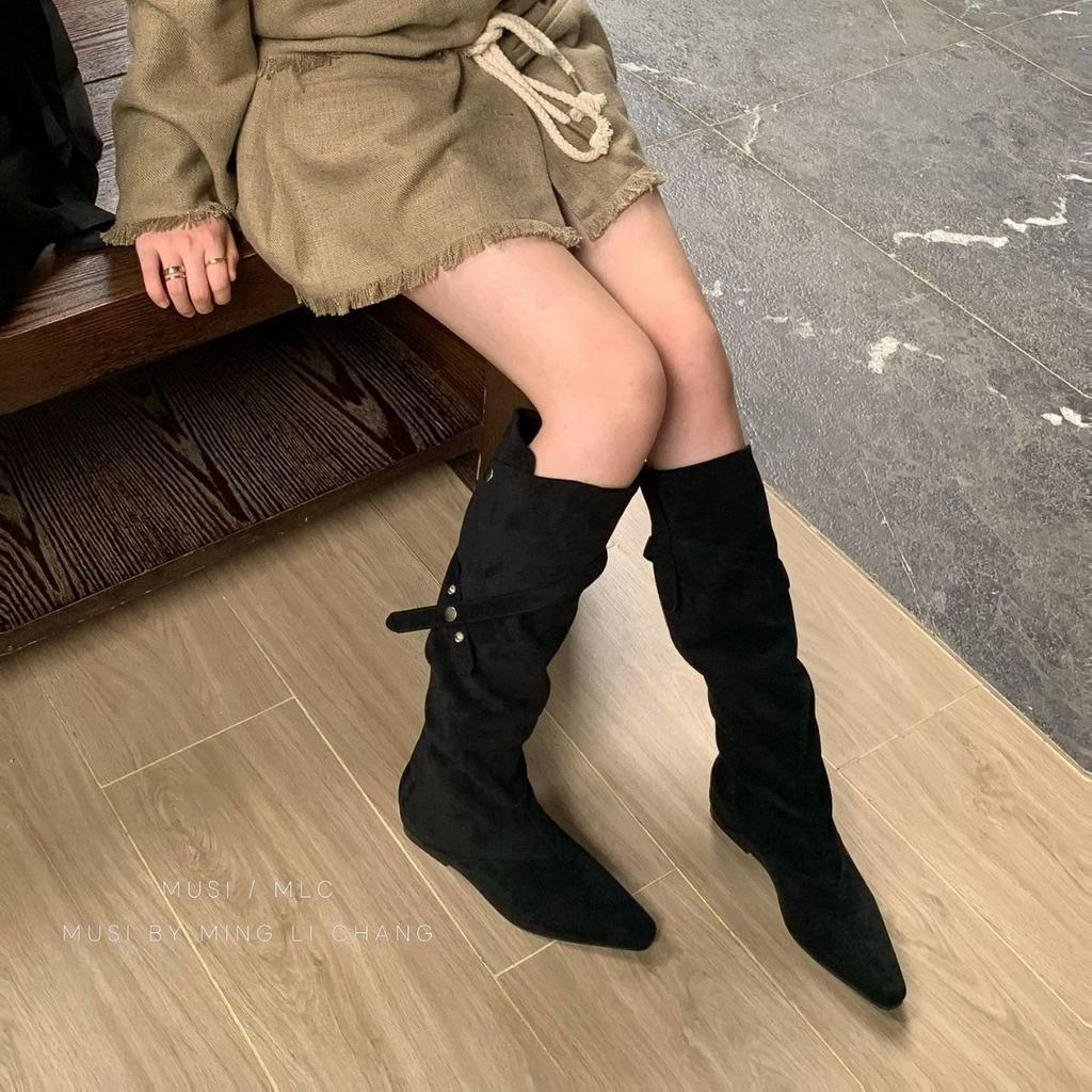 2025 autumn and winter new pointed thick heel short heel temperament thin French fashion sexy beauty female Internet celebrity boots